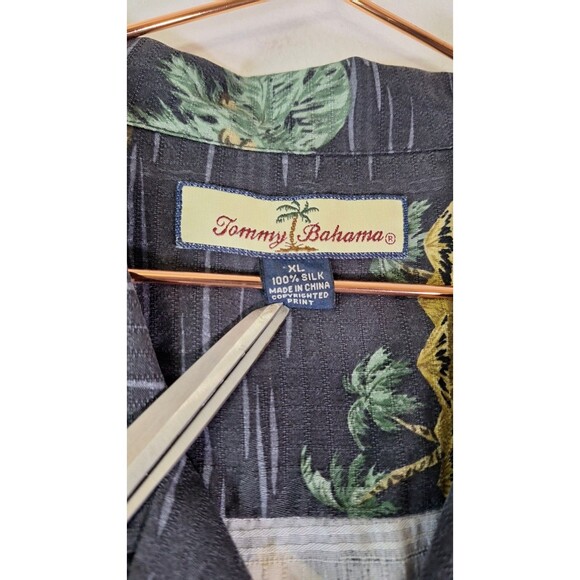 TOMMY BAHAMA 100% Silk Button Down Hawaiian Shirt Men's XL Tropical Beach Travel - Picture 3 of 6
